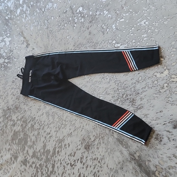Sarah’s Day x White Fox Active Rally Leggings SzXS Striped - Picture 8 of 10